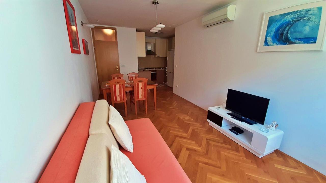 Apartment Jen Omiš Eksteriør bilde