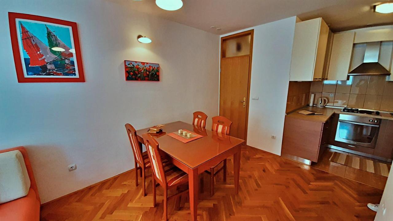 Apartment Jen Omiš Eksteriør bilde